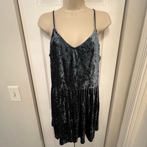 Crushed Velvet Shorts Romper - Picture 11 of 11